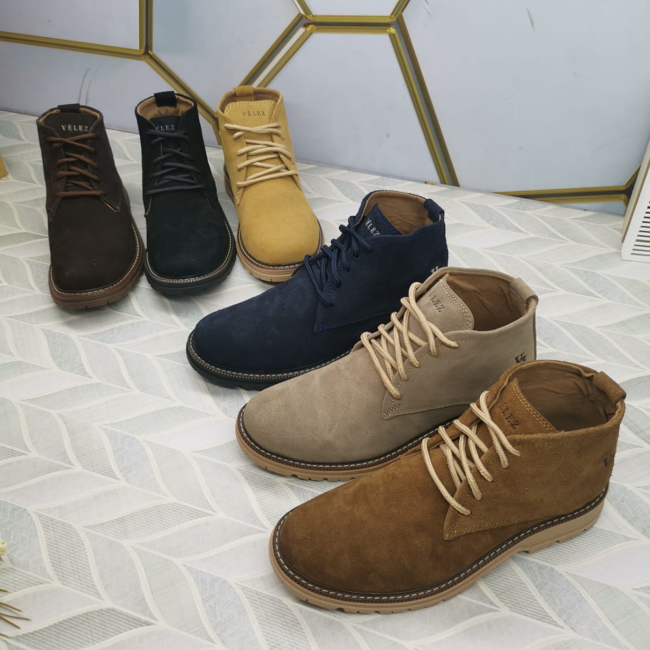 UrbanSuede™ – Botines de gamuza con suela dentada