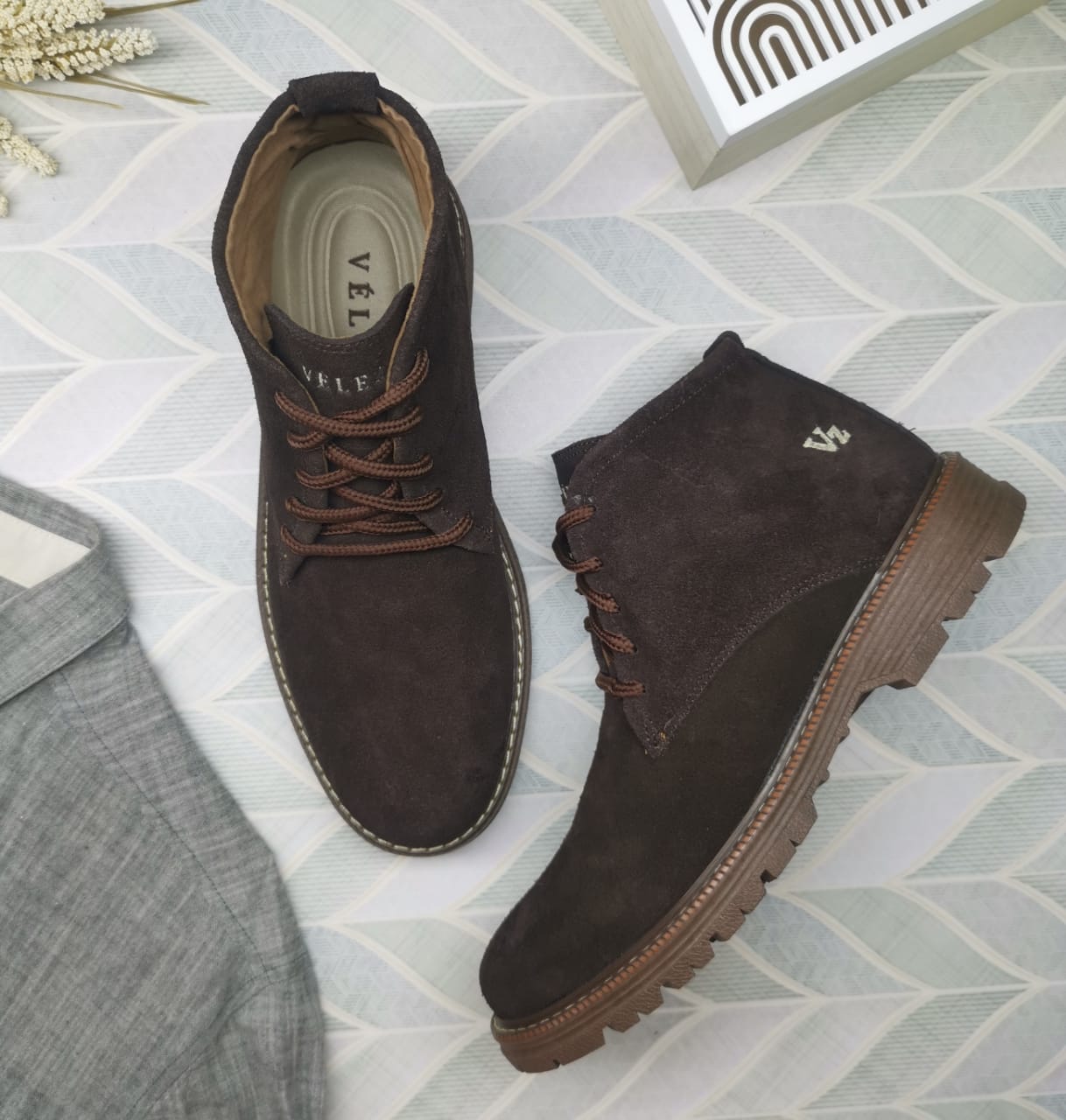 UrbanSuede™ – Botines de gamuza con suela dentada