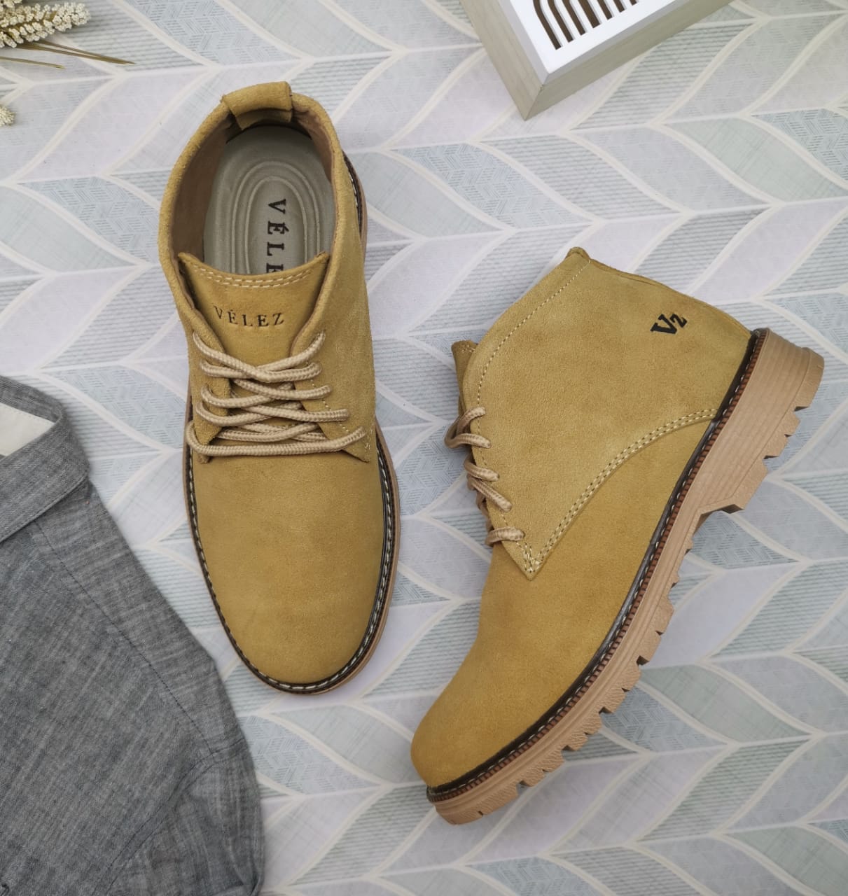 UrbanSuede™ – Botines de gamuza con suela dentada