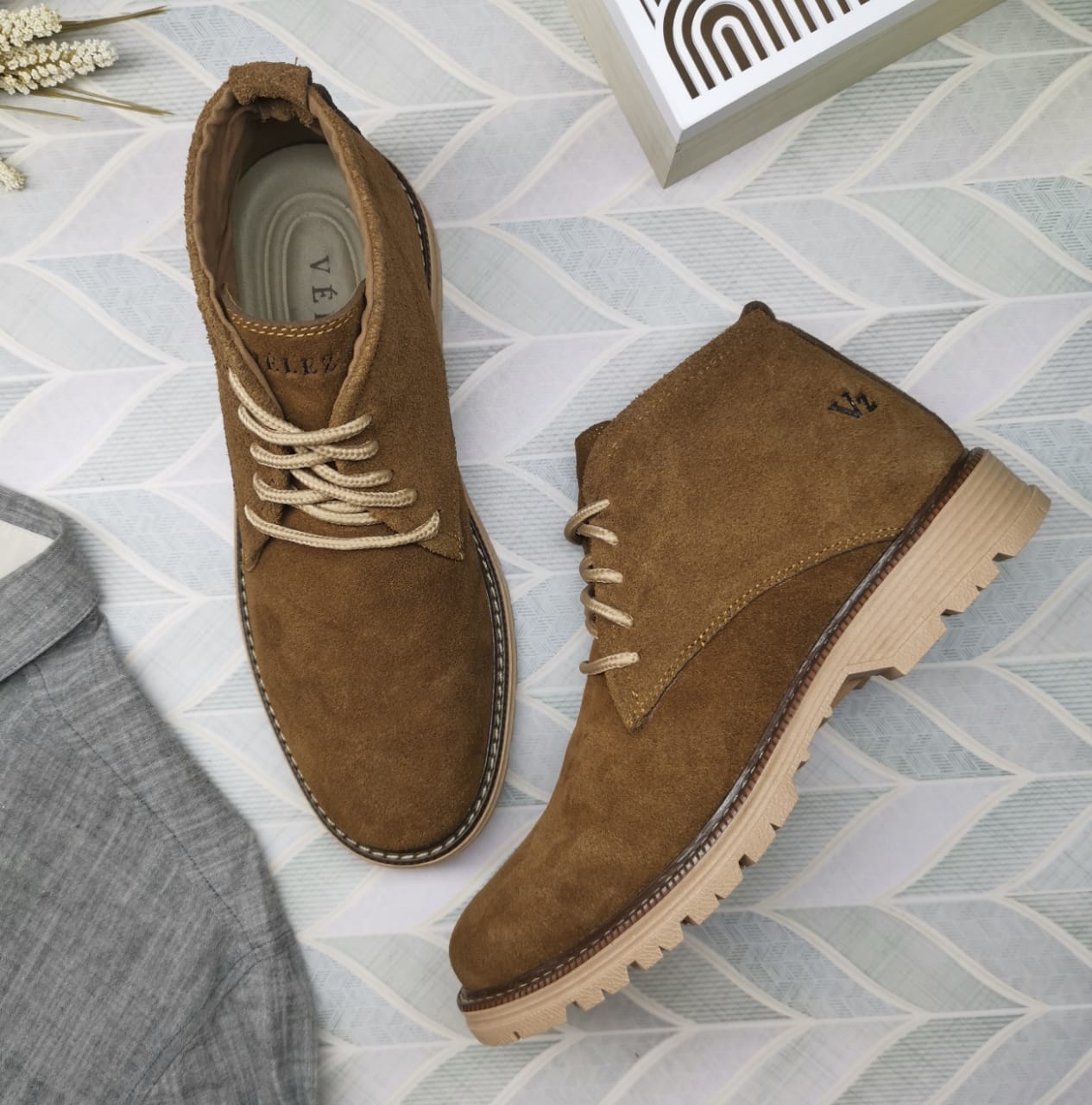 UrbanSuede™ – Botines de gamuza con suela dentada