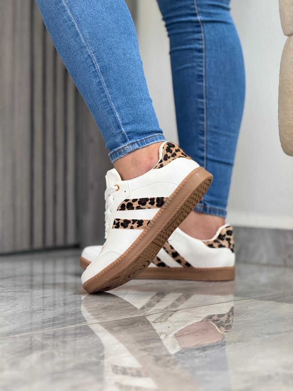 UrbanWild™ – Tenis casual con toque animal print